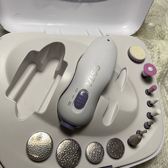 KISS Rechargeable Nail File 15 Piece - Picture 3 of 4